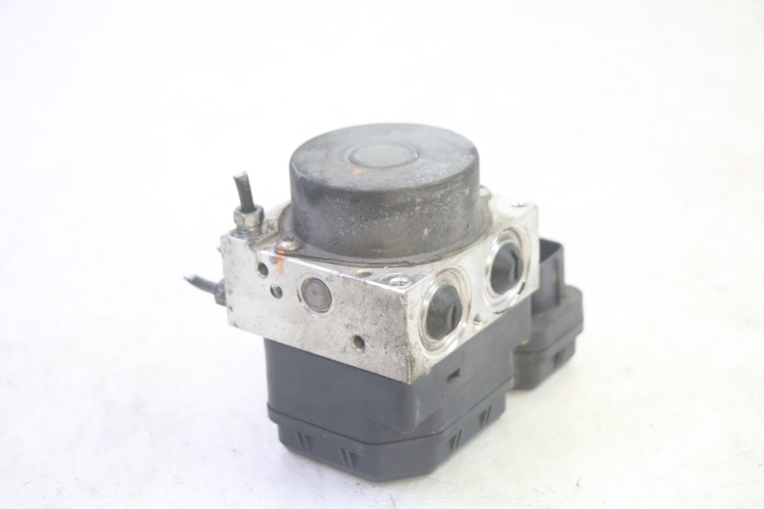 photo de POMPA ABS YAMAHA FJR ABS 1300 (2006 - 2012) - Zbliżenie techniczne