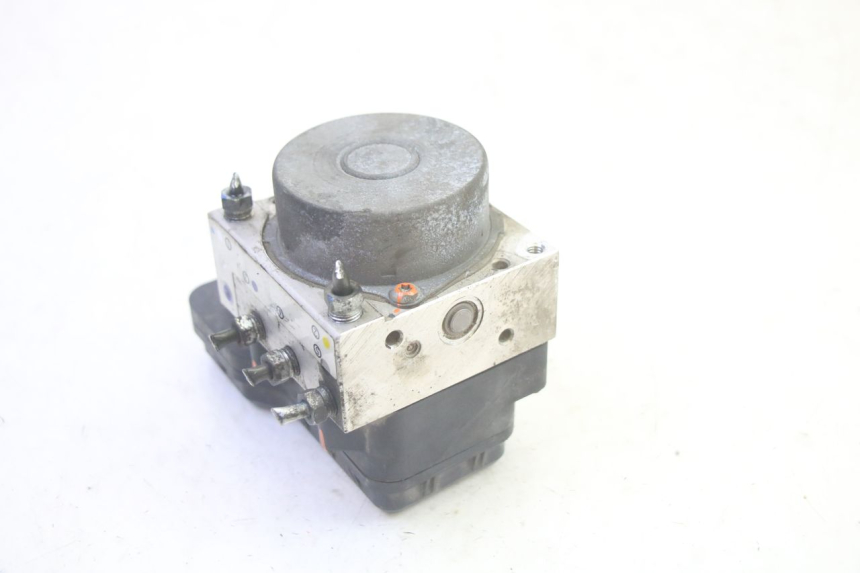 photo de POMPA ABS YAMAHA FJR ABS 1300 (2006 - 2012) - Zbliżenie techniczne