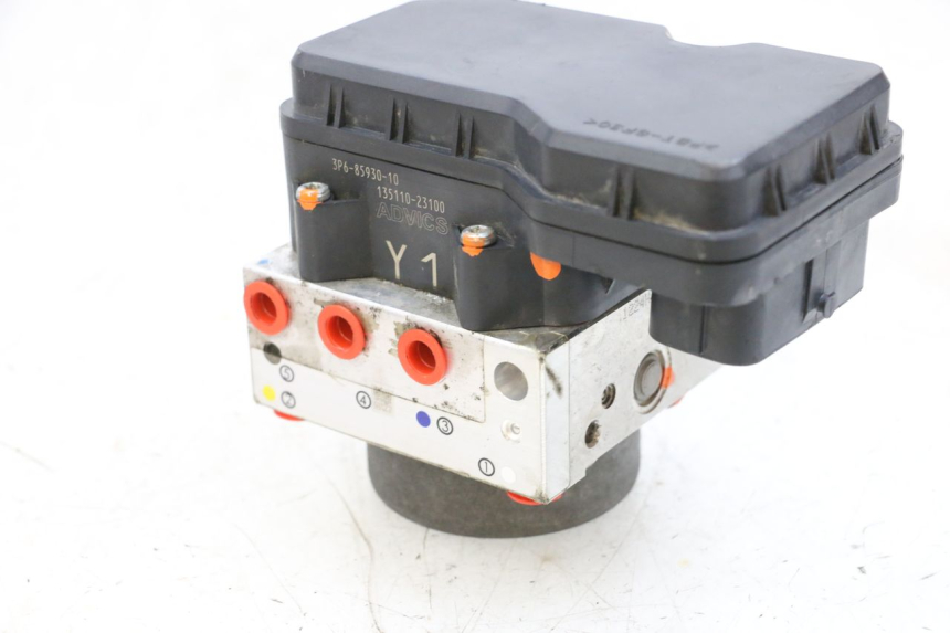 photo de POMPA ABS YAMAHA FJR ABS 1300 (2006 - 2012) - Zbliżenie techniczne