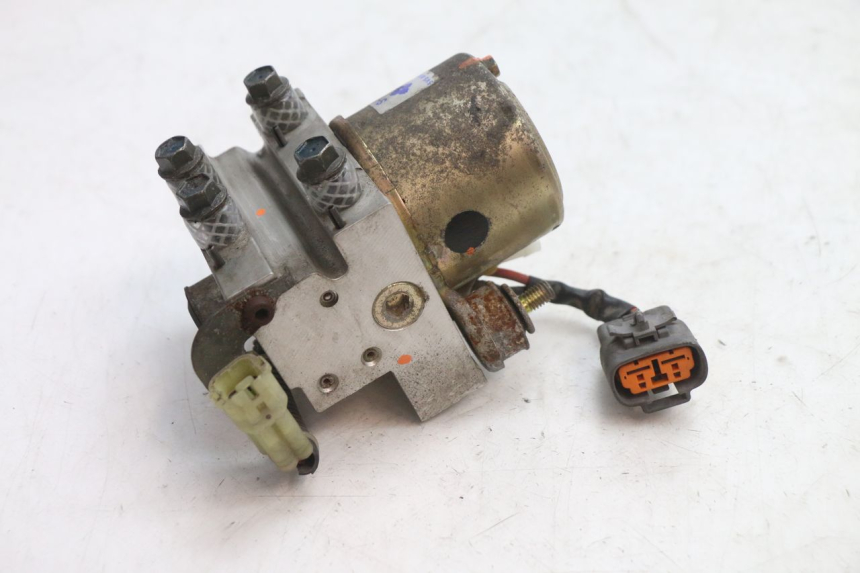 photo de POMPA ABS YAMAHA FJR 1300 (2001 - 2005) - Zbliżenie techniczne