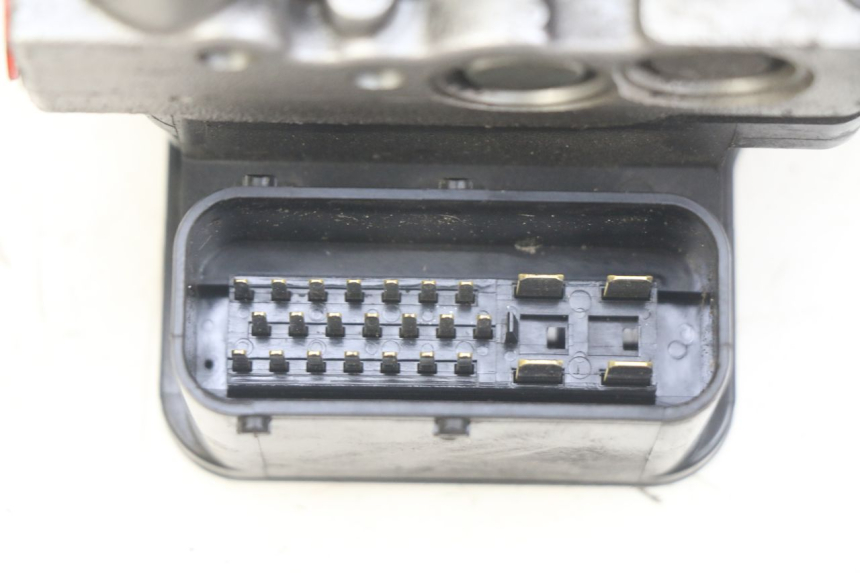 photo de POMPA ABS HONDA FJS SILVERWING SILVER WING 400 (2009 - 2016) - Zbliżenie komponentów