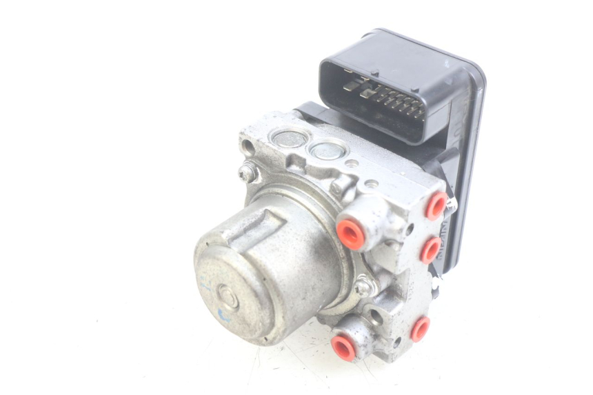 photo de POMPA ABS HONDA FJS SILVERWING SILVER WING 400 (2009 - 2016) - Zbliżenie techniczne