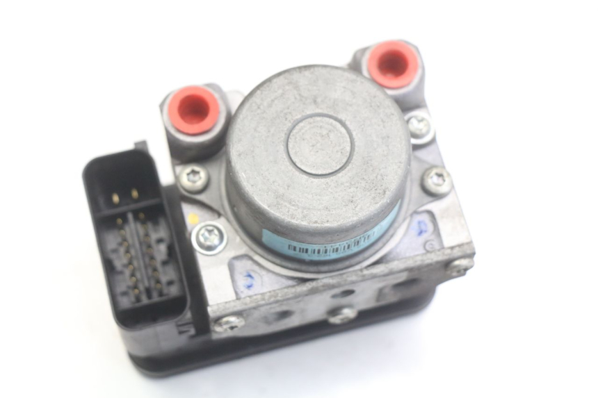 photo de POMPA ABS HONDA FORZA 125 (2015 - 2016) - Zbliżenie techniczne