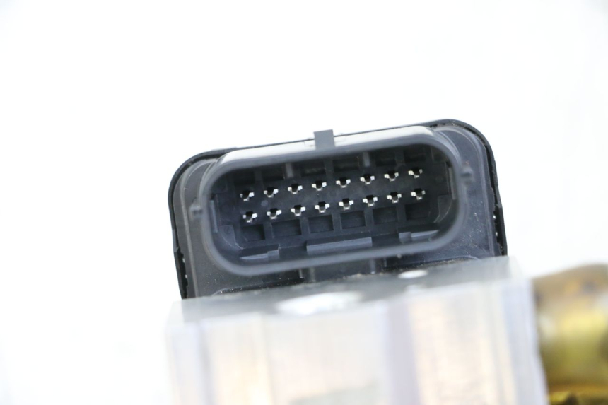 photo de POMPA ABS HUSQVARNA SVARTPILEN 401 (2018 - 2023) - Inny kąt widzenia