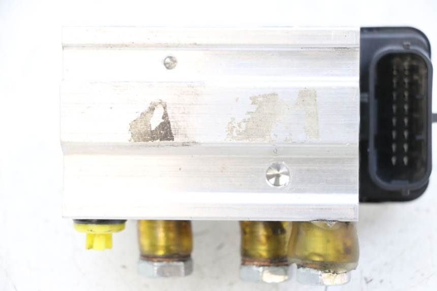 photo de POMPA ABS HUSQVARNA SVARTPILEN 401 (2018 - 2023) - Zbliżenie techniczne