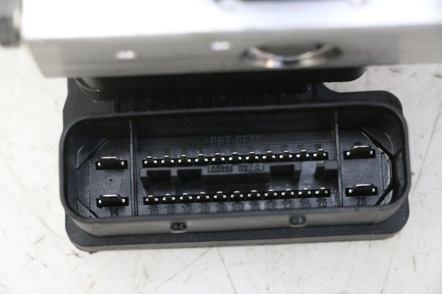 photo de POMPA ABS PIAGGIO MP3 HPE 310 (2024 - 2025) - Zbliżenie komponentów