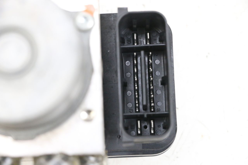 photo de POMPA ABS YAMAHA MT-07 MT07 ABS 700 (2018 - 2020) - Inny kąt widzenia