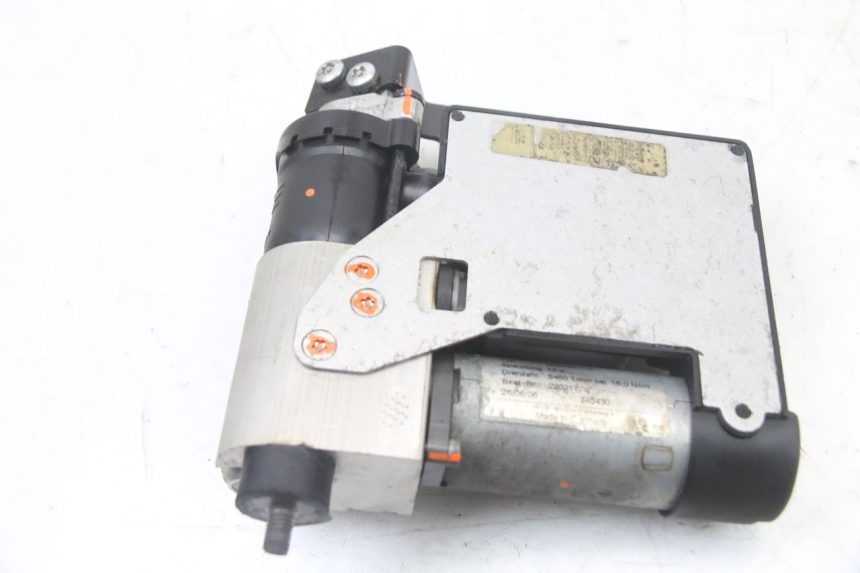 photo de POMPA ABS PEUGEOT SATELIS COMPRESSOR K15 125 (2006 - 2009) - Zbliżenie techniczne