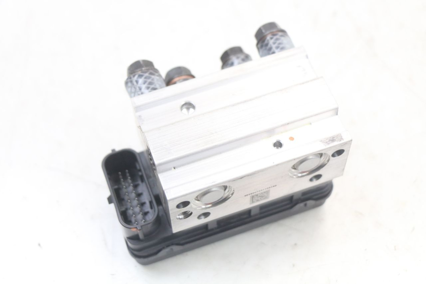 photo de POMPA ABS ROYAL ENFIELD CONTINENTAL GT 650 (2019 - 2024) - Inny kąt widzenia