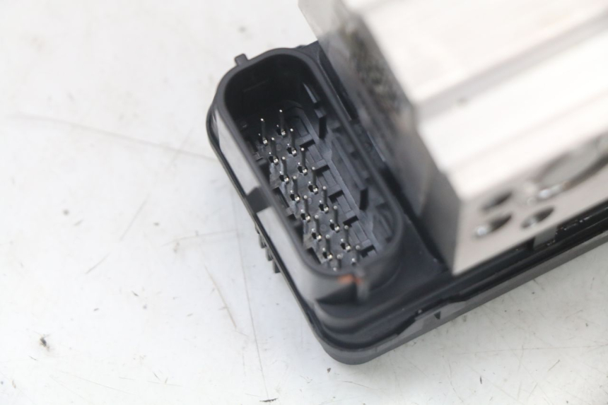 photo de POMPA ABS ROYAL ENFIELD CONTINENTAL GT 650 (2019 - 2024) - Zbliżenie techniczne