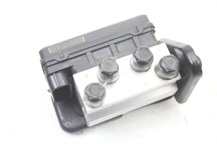 photo de POMPA ABS ROYAL ENFIELD HYMALAYAN 410 (2016 - 2023) - Zbliżenie techniczne