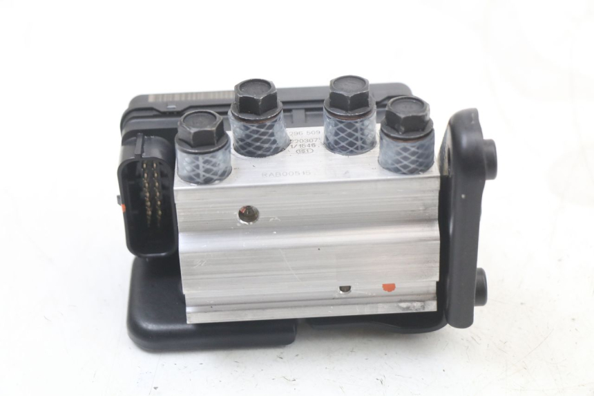 photo de POMPA ABS ROYAL ENFIELD SCRAM 411 (2022 - 2024) - Zbliżenie techniczne