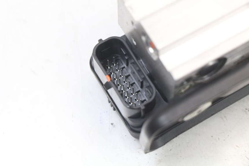 photo de POMPA ABS ROYAL ENFIELD SCRAM 411 (2022 - 2024) - Punkty mocowania