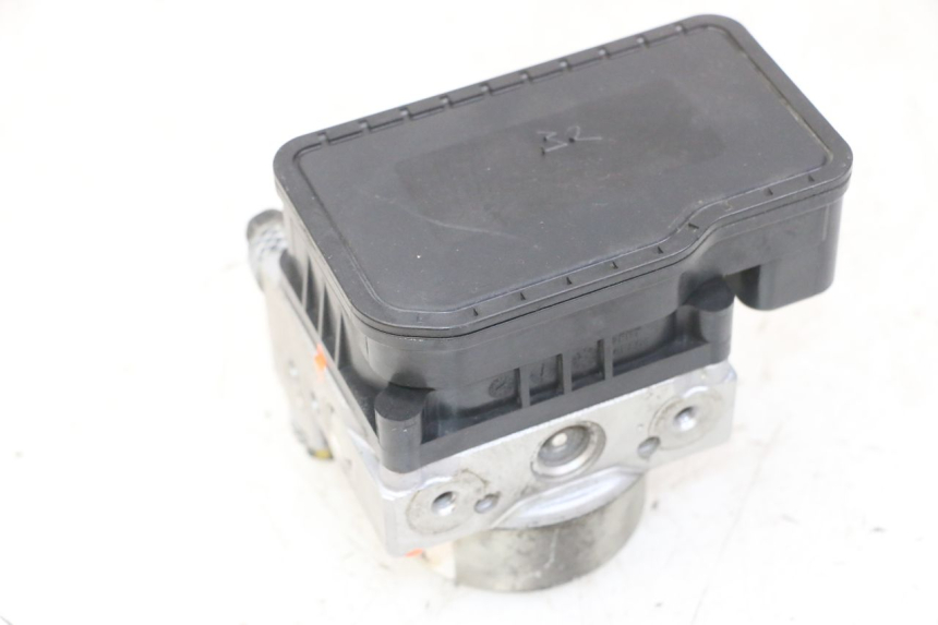 photo de POMPA ABS PEUGEOT SATELIS 125 (2013 - 2018) - Widok główny