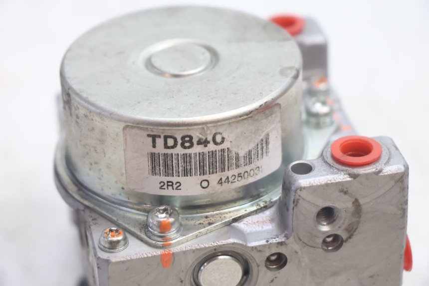 photo de POMPA ABS PEUGEOT SATELIS 125 (2013 - 2018) - Zbliżenie techniczne