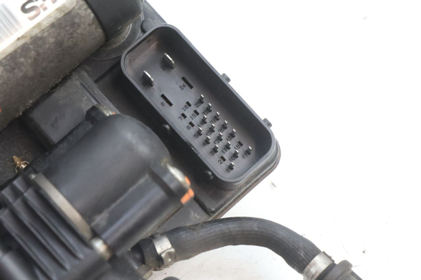 photo de POMPA ABS PEUGEOT SATELIS 125 (2006 - 2009) - Zbliżenie techniczne