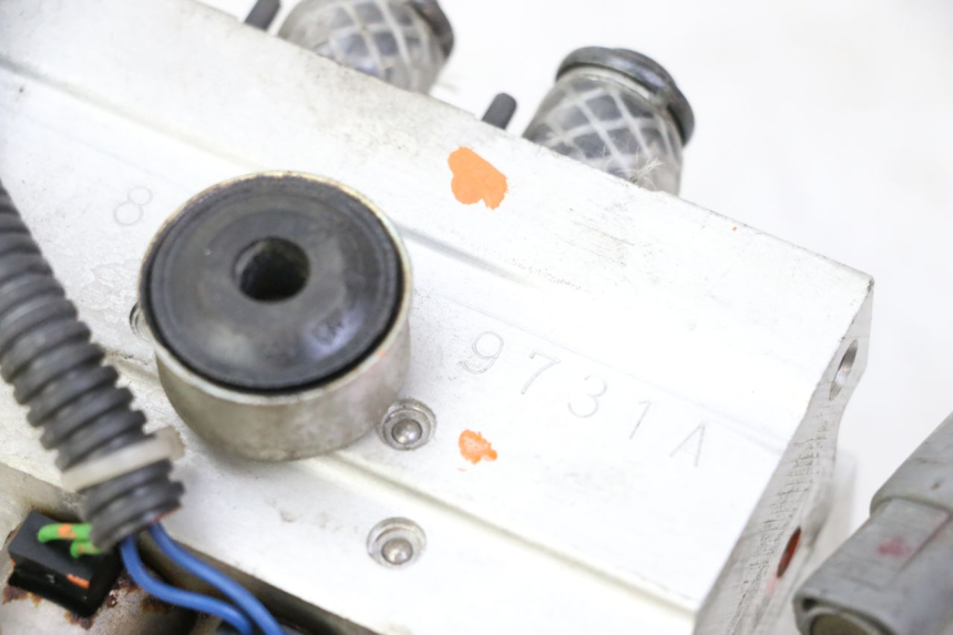 photo de POMPA ABS YAMAHA TDM ABS 900 (2002 - 2014) - Zbliżenie komponentów