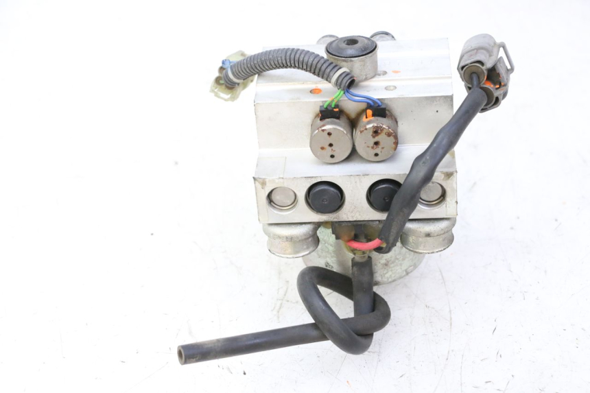 photo de POMPA ABS YAMAHA TDM ABS 900 (2002 - 2014) - Widok z bliska