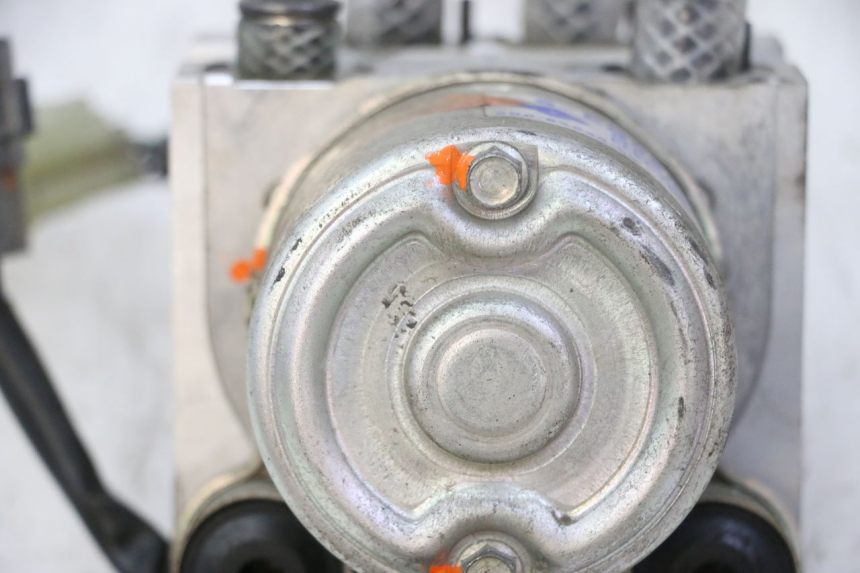 photo de POMPA ABS YAMAHA TDM ABS 900 (2002 - 2014) - Zoom stanu zużycia