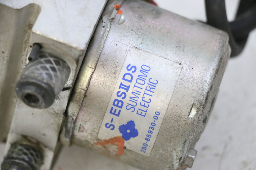 photo de POMPA ABS YAMAHA TDM ABS 900 (2002 - 2014) - Zbliżenie techniczne