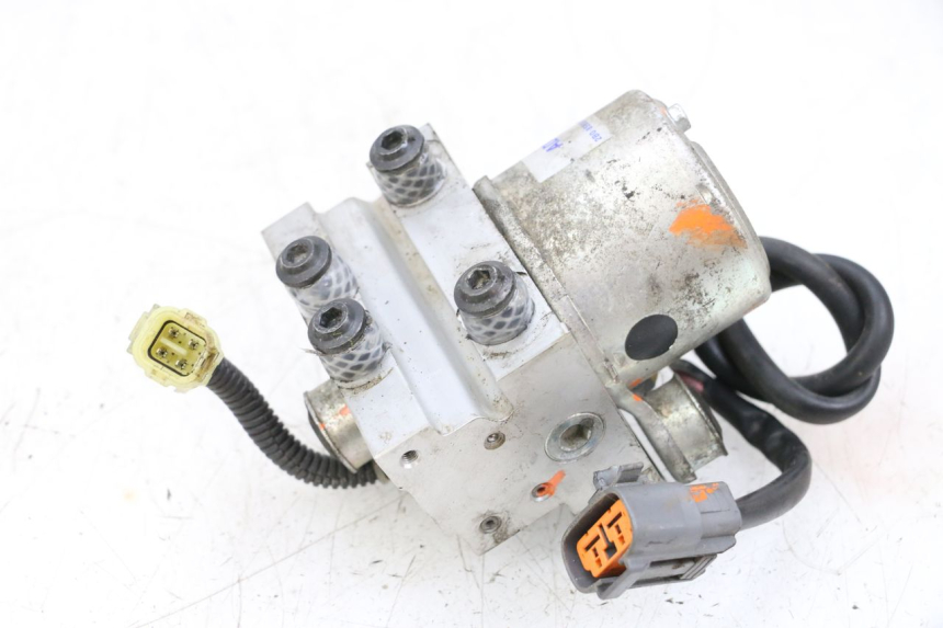 photo de POMPA ABS YAMAHA TDM ABS 900 (2002 - 2014) - Zbliżenie techniczne