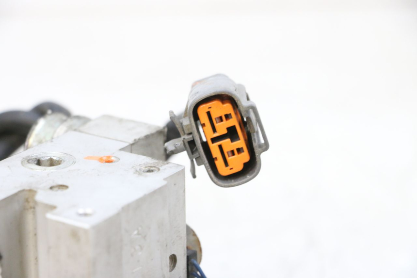 photo de POMPA ABS YAMAHA TDM ABS 900 (2002 - 2014) - Punkty mocowania