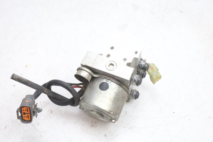 photo de POMPA ABS YAMAHA TDM ABS 900 (2002 - 2014) - Zbliżenie techniczne