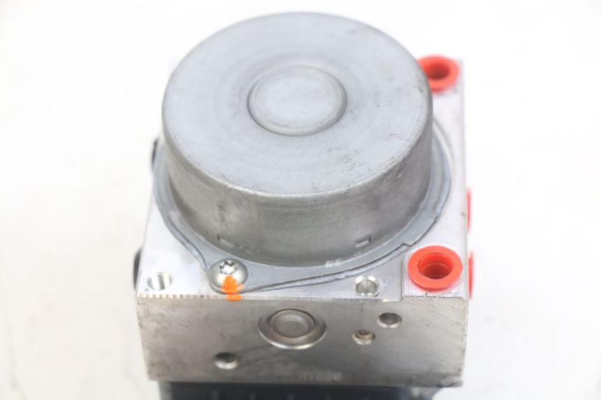 photo de POMPA ABS YAMAHA X-MAX XMAX 125 (2010 - 2013) - Oznaczenia i referencje