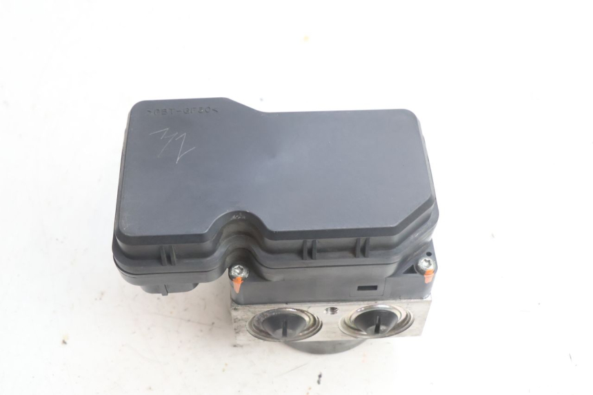 photo de POMPA ABS YAMAHA X-MAX XMAX 125 (2010 - 2013) - Oznaczenia i referencje