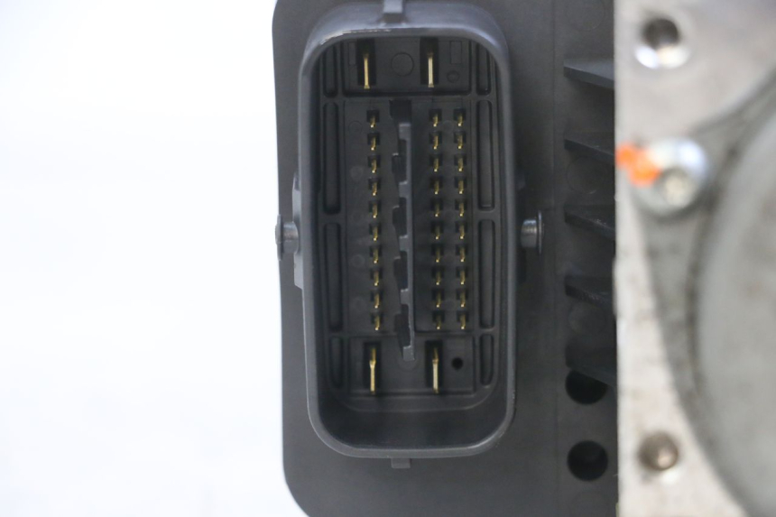 photo de POMPA ABS YAMAHA XJ6 ABS 600 (2008 - 2016) - Inny kąt widzenia