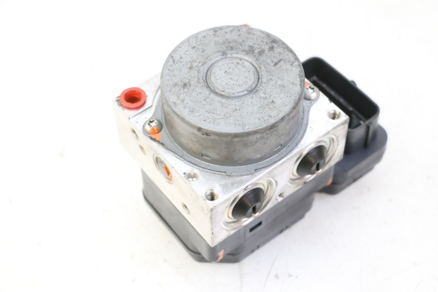 photo de POMPA ABS YAMAHA XJ6 ABS 600 (2008 - 2016) - Widok z bliska