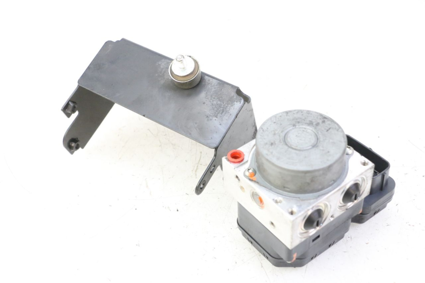 photo de POMPA ABS YAMAHA XJ6 ABS 600 (2008 - 2016) - Zbliżenie techniczne