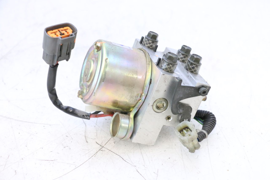 photo de POMPA ABS YAMAHA XP T-MAX ABS 500 (2005 - 2005) - Zbliżenie techniczne