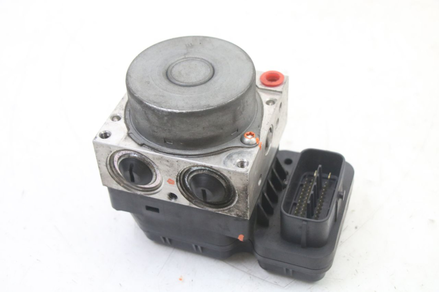 photo de POMPA ABS YAMAHA X-MAX XMAX ABS 250 (2010 - 2014) - Inny kąt widzenia