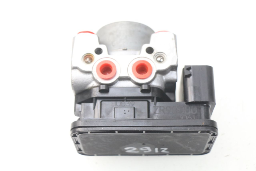 photo de POMPA ABS KAWASAKI Z Z900 900 (2017 - 2019) - Inny kąt widzenia