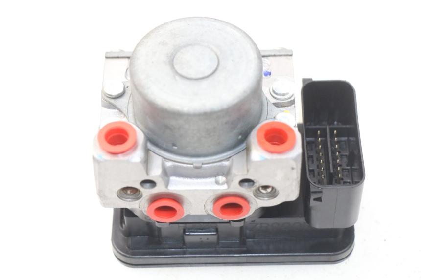 photo de POMPA ABS KAWASAKI Z Z900 900 (2017 - 2019) - Stan powierzchni