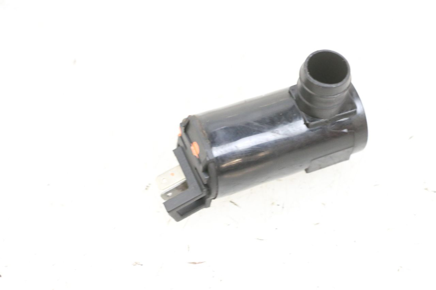 photo de POMPA SPRYSKIWACZA SZYBY ADIVA AD3 300 (2014 - 2020) - Zbliżenie techniczne