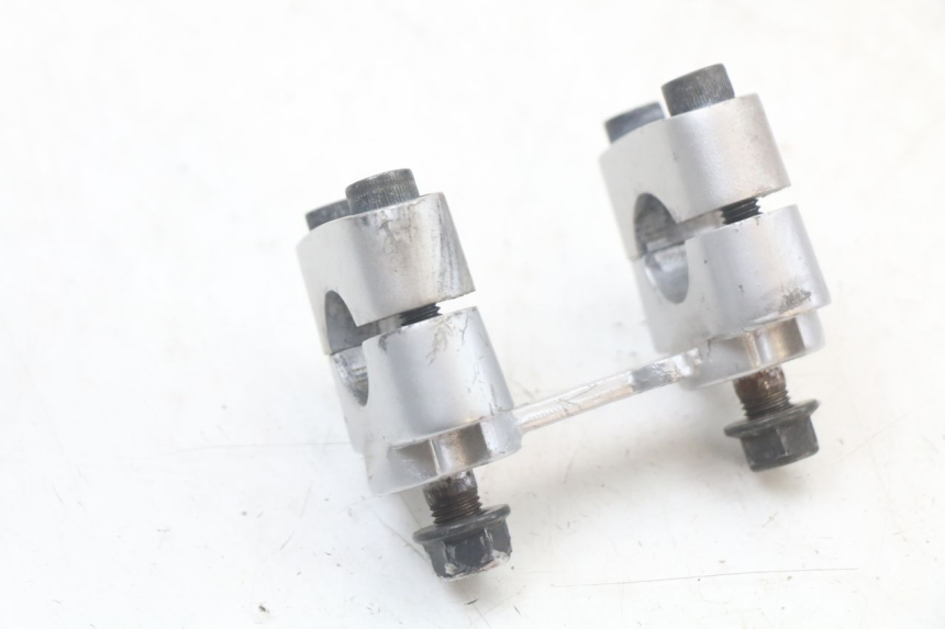 photo de Mocowanie kierownicy YAMAHA BW'S BWS 125 (2010 - 2013) - Zbliżenie techniczne