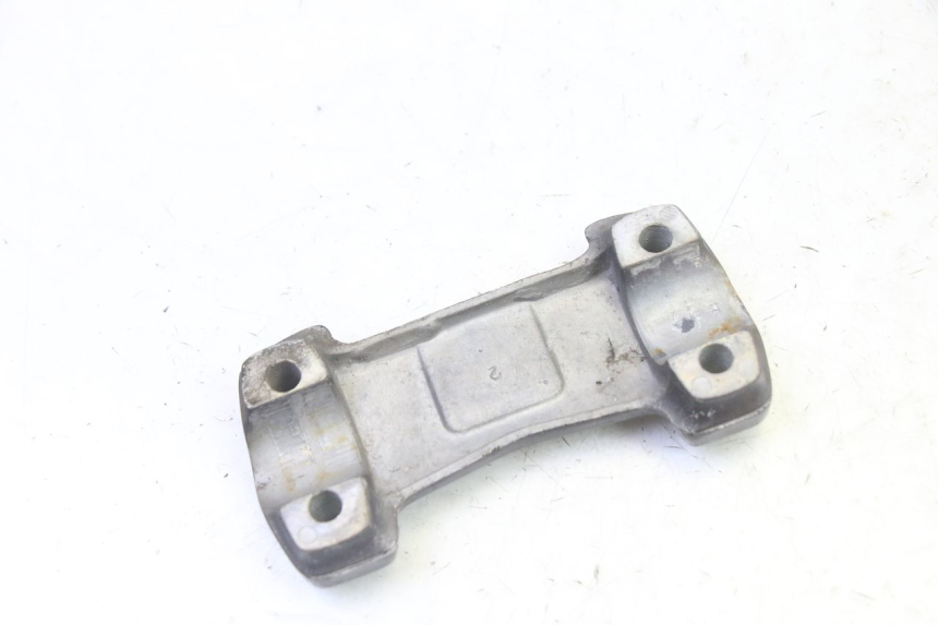 photo de Mocowanie kierownicy HONDA CBF 125 (2009 - 2015) - Inny kąt widzenia