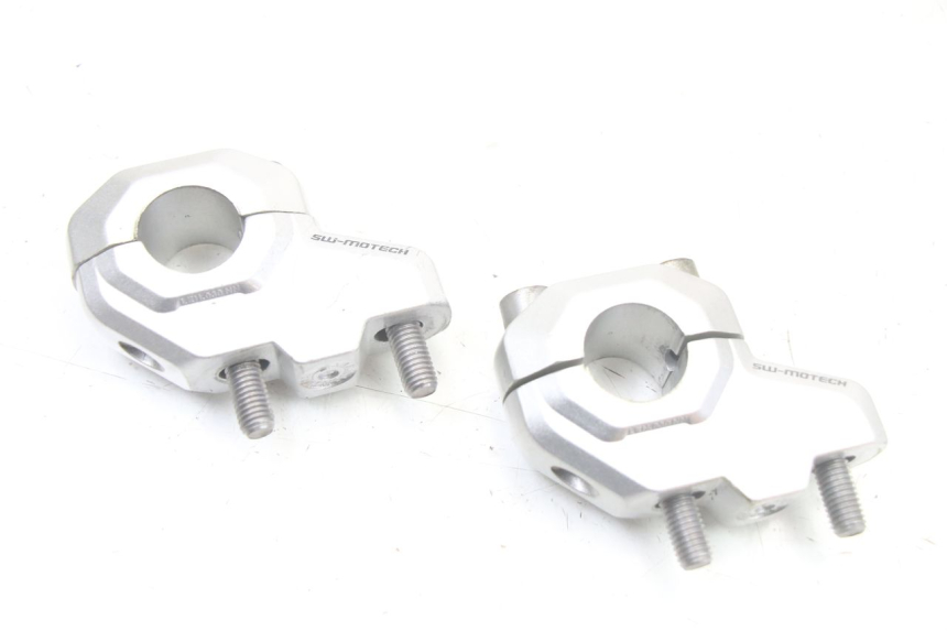 photo de Mocowanie kierownicy SUZUKI GSF S BANDIT 600 (2000 - 2004) - Inny kąt widzenia