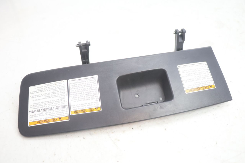 photo de UCHWYT NA SCHOWEK NA RĘKAWICZKI SUZUKI BURGMAN EXECUTIVE ABS 650 (2006 - 2012) - Zoom stanu zużycia