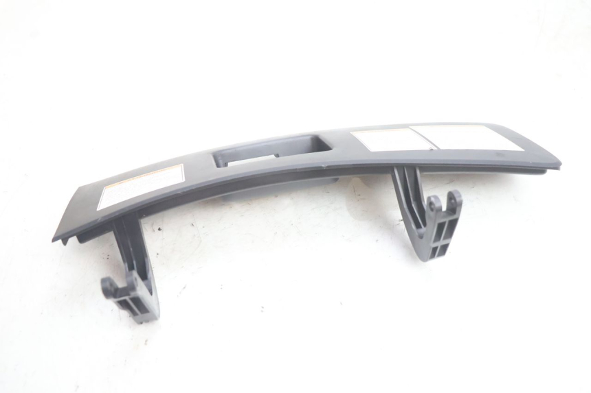photo de UCHWYT NA SCHOWEK NA RĘKAWICZKI SUZUKI BURGMAN EXECUTIVE ABS 650 (2006 - 2012) - Szczegół części