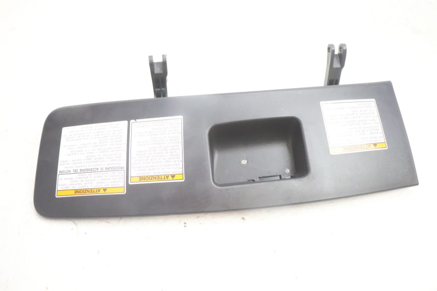 photo de UCHWYT NA SCHOWEK NA RĘKAWICZKI SUZUKI BURGMAN EXECUTIVE ABS 650 (2006 - 2012) - Zoom stanu zużycia
