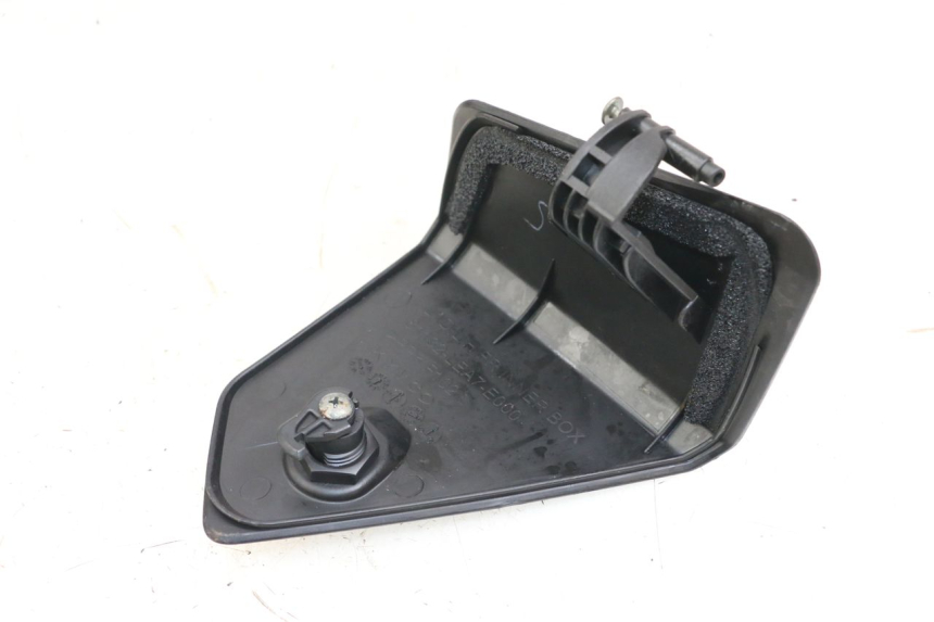 photo de UCHWYT SCHOWKA NA RĘKAWICZKI KYMCO DINK STREET ABS 125 (2011 - 2018) - Zoom stanu zużycia