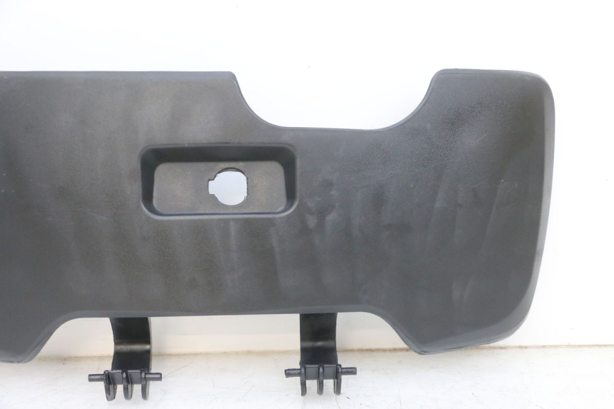 photo de UCHWYT SCHOWKA NA RĘKAWICZKI SYM GTS EVO 125 (2009 - 2013) - Punkty mocowania