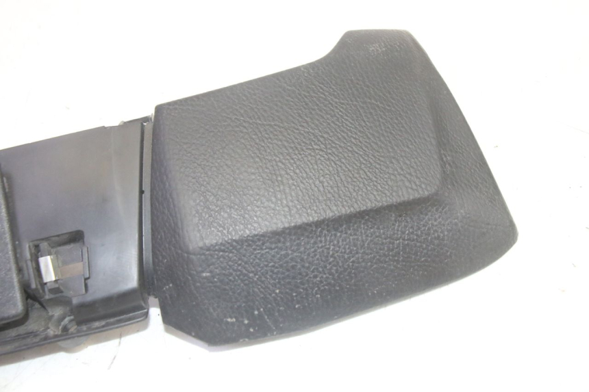 photo de UCHWYT SCHOWKA NA RĘKAWICZKI PIAGGIO MP3 HPE 350 (2018 - 2020) - Inny kąt widzenia