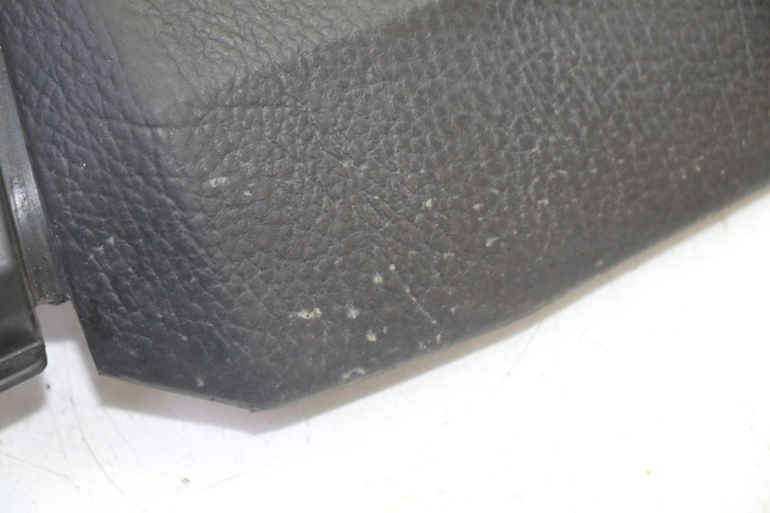 photo de UCHWYT SCHOWKA NA RĘKAWICZKI PIAGGIO MP3 HPE 350 (2018 - 2020) - Zbliżenie techniczne