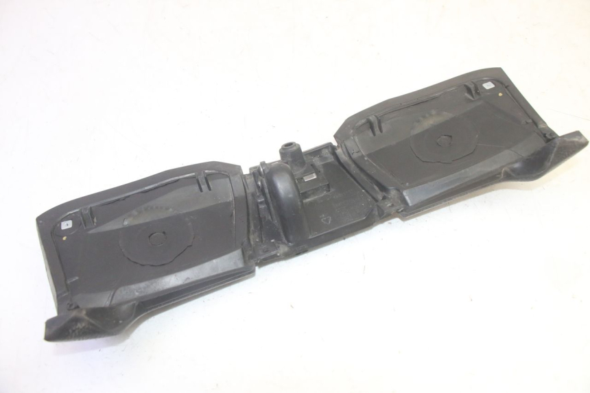 photo de UCHWYT SCHOWKA NA RĘKAWICZKI PIAGGIO MP3 HPE 350 (2018 - 2020) - Stan powierzchni