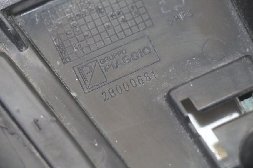 photo de UCHWYT SCHOWKA NA RĘKAWICZKI PIAGGIO MP3 HPE 350 (2018 - 2020) - Część sprawdzona