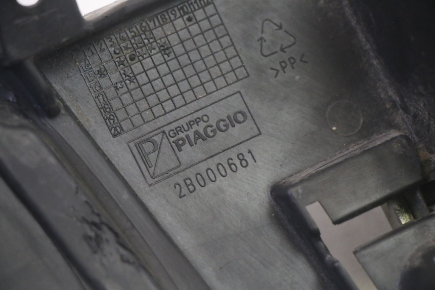 photo de UCHWYT SCHOWKA NA RĘKAWICZKI PIAGGIO MP3 500 (2016 - 2018) - Punkty mocowania